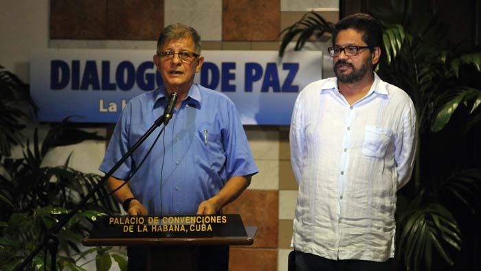 El reinicio de las conversaciones se dan luego del anuncio de las FARC-EP de un cese unilateral e indefinido al fuego.