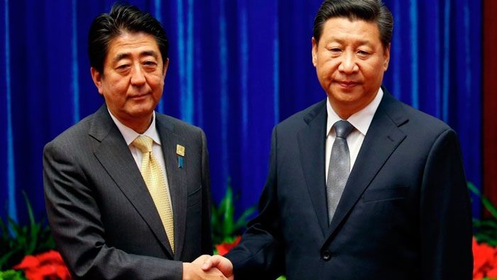 El primer ministro nipón y el presidente chino Xi Jinping reanudaron negociaciones el lunes