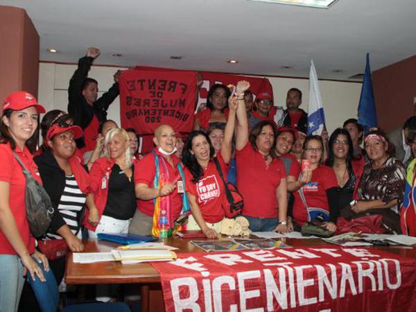 Las mujeres “patriotas y revolucionarias” ratificaron que están comprometidas a defender, preservar y profundizar el legado del líder de la Revolución Bolivariana, Hugo Chávez.