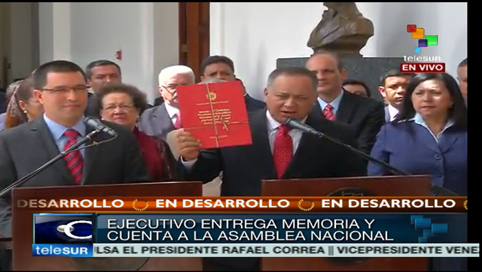 El Ejecutivo venezolano entregó el informe de la memoria de cuenta al Parlamento.