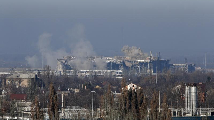 Fuerzas ucranianas habrían sufrido una fuerte derrota militar al perder el aeropuerto de Donetsk.