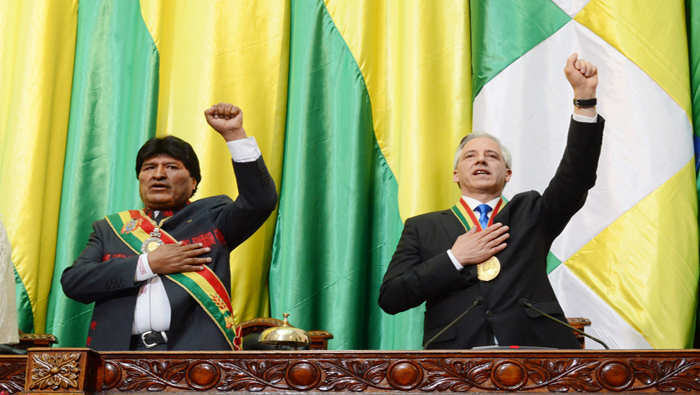 El presidente de Bolivia, Evo Morales, junto al vicepresidente Alvaro García Linera, durante la proclamación del nuevo mandato constitucional.
