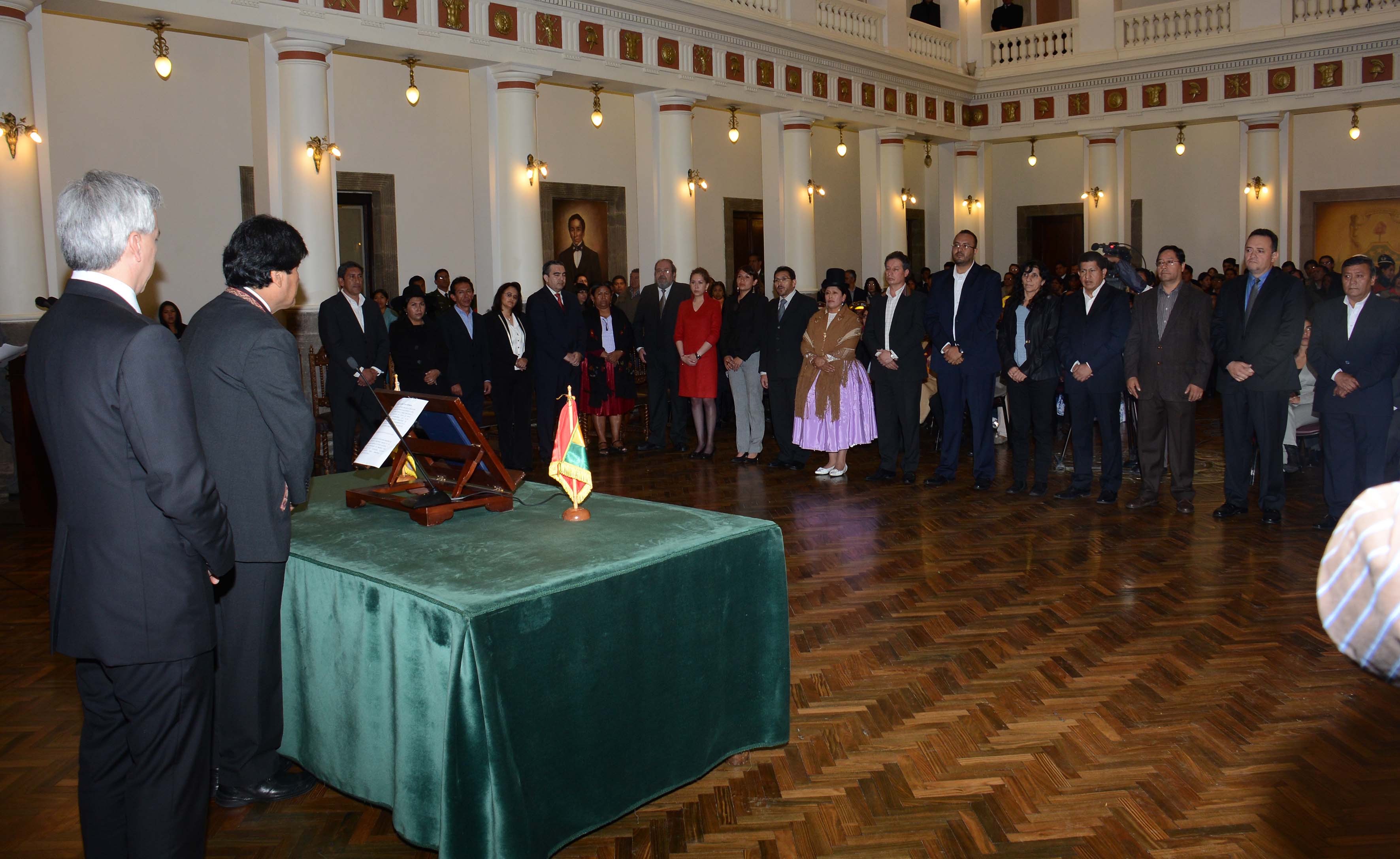 El presidente Evo Morales tomo posesión este viernes del nuevo Gabinete Ministerial