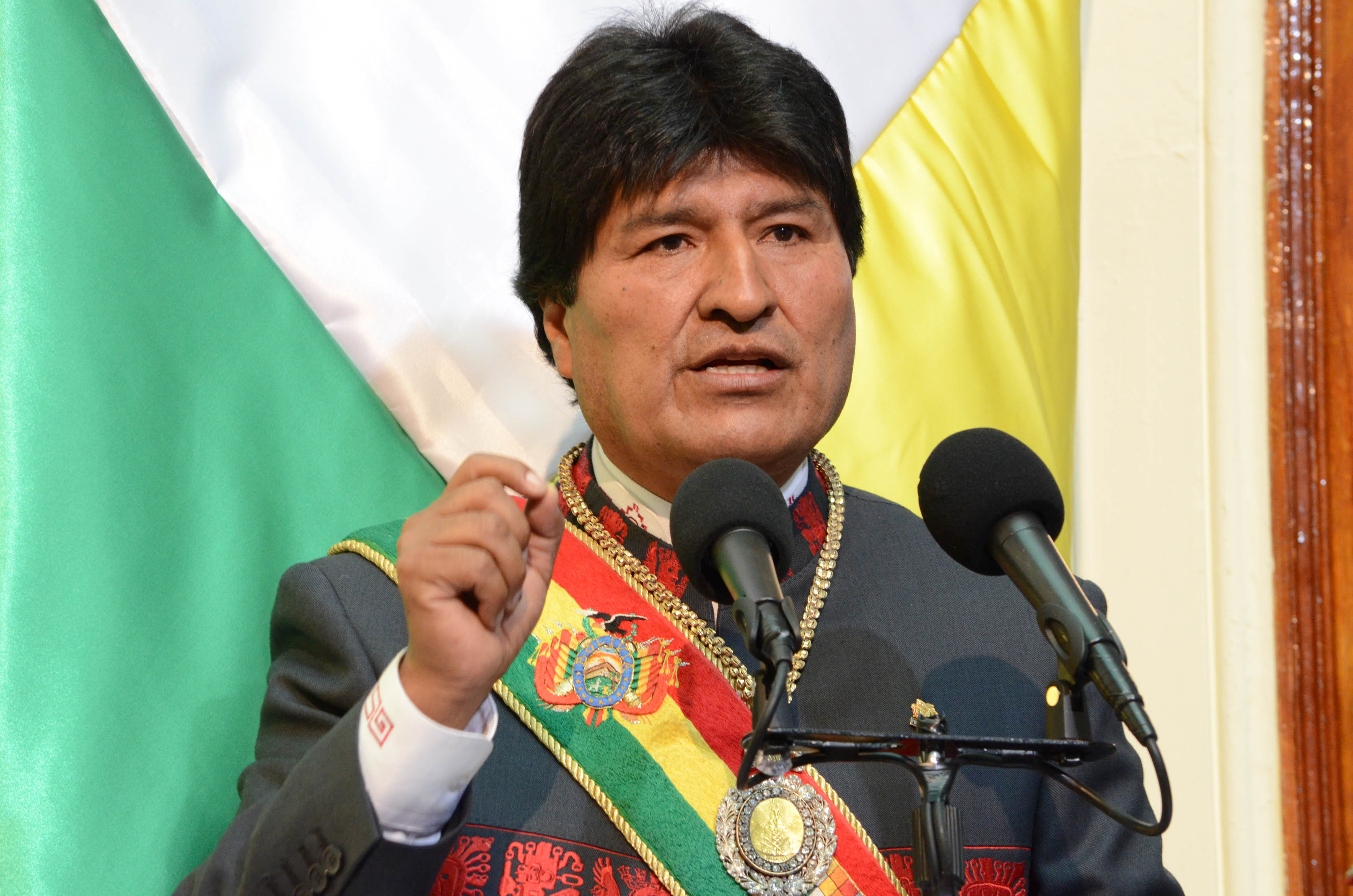 En un acto que se realizó en Palacio de Gobierno, Morales pidió a su nuevo ejecutar la Agenda Patriótica.