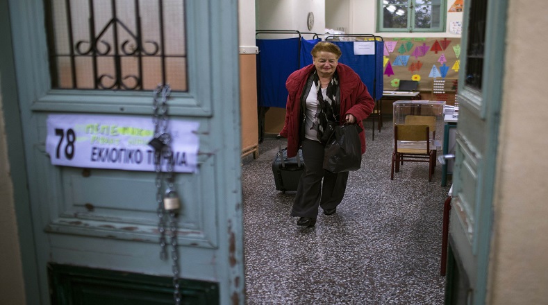 El voto es obligatorio en Grecia, solo dos excepciones; los mayores de 70 años y los que vivan a más de 200 kilómetros de su centro de votación.