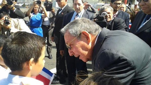 A Su llegada, el mandatario antillano conversó con los niños de Costa Rica.