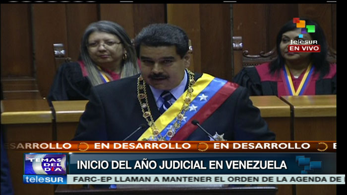 Maduro saluda a magistrados y jueces en Venezuela.