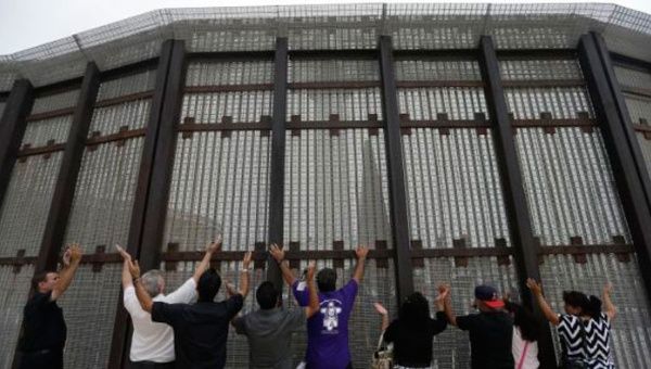 Levantar muros y militarizar la frontera perjudica a los ciudadanos mexicanos