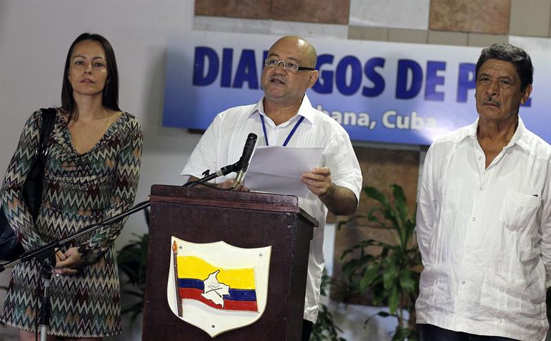 La holandesa Tanja Nijmeijer; Carlos Antonio Lozada e Isaías Trujillo, miembros del equipo negociador de las FARC en los diálogos de paz con el Gobierno colombiano.
