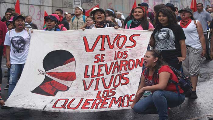 Manifestantes acusan al Gobierno mexicano de no ofrecer respuestas satisfactorios sobre el Caso Ayotzinapa