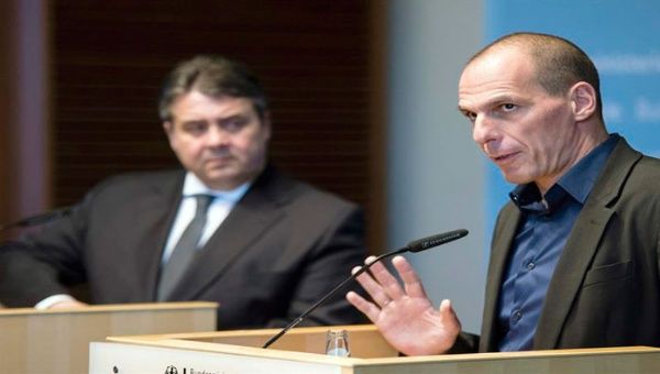 El ministro de Finanzas griego y el ministro alemán de Economía explicaron las medidas del BCE.