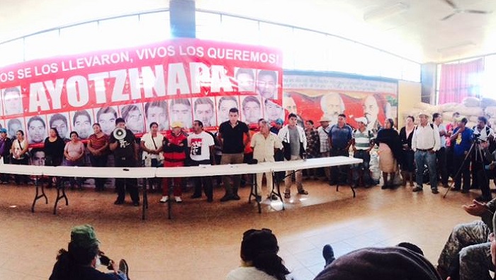 Los padres de los normalistas desaparecidos en México pidieron unidad nacional para encontrar a sus hijos.