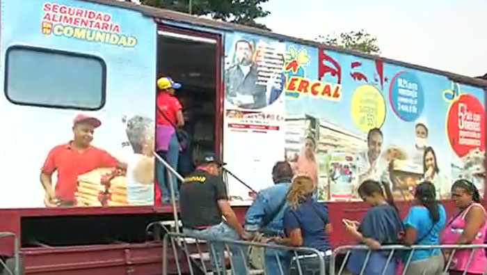 Los venezolanos adquieren alimentos a precios justos durante estas jornadas.