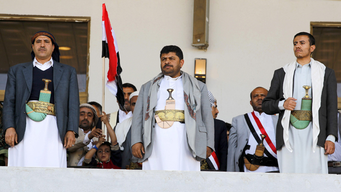 Mohammed Ali al-Houthi (C), presidente del consejo transitorio yemení.