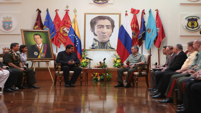 En el encuentro, el presidente Maduro estuvo acompañado por el Alto Mando militar venezolano.
