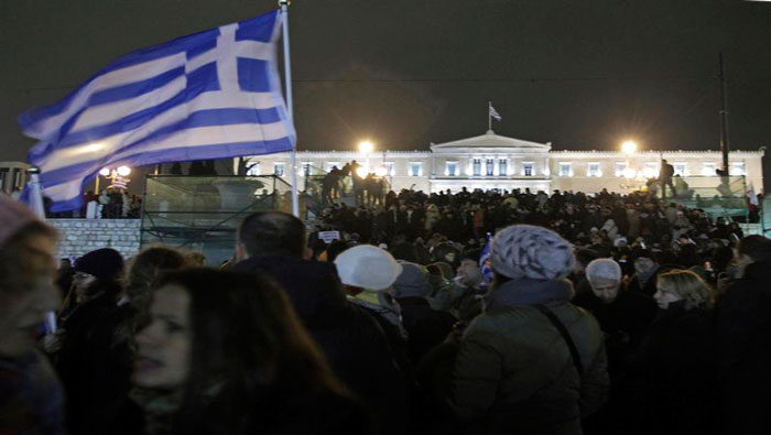 Los griegos se concentran en la plaza Syntagma de Atenas