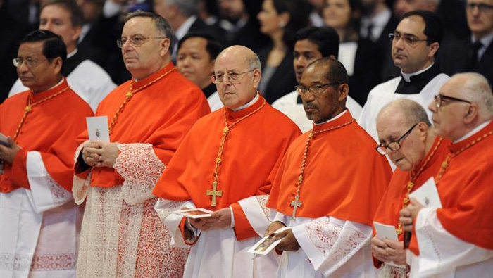 Durante el segundo consistorio, el papa creó 15 nuevos cardenales electores y cinco no electores.