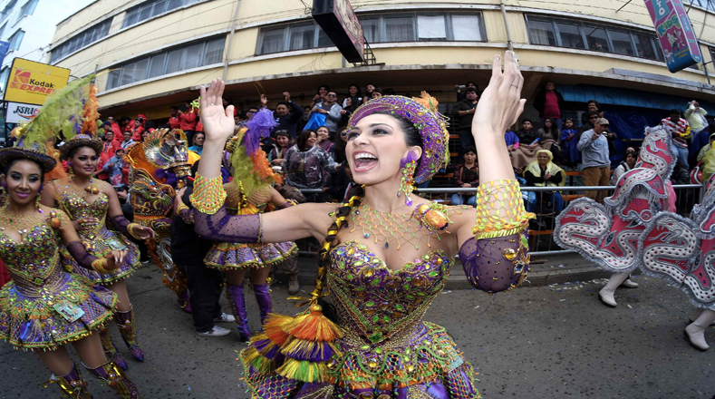 La morenada o Danza de los Morenos es una expresión típica de la zona altiplánica boliviana.
