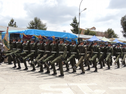 Bolivia cuenta en promedio con 36 mil uniformados activos.