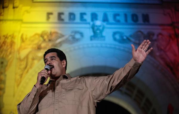 El presidente de Venezuela Nicolás Maduro recordó cómo la derecha venezolana fraguó la arremetida económica.