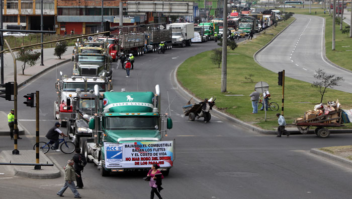 Camioneros hacen huelga por desacuerdo con Gobierno Colombiano