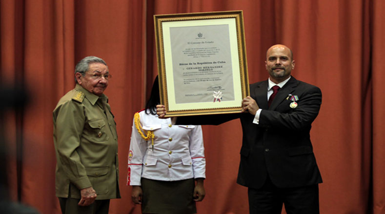 Gerardo Hernández fue el primero en recibir el título y la Orden Playa Girón