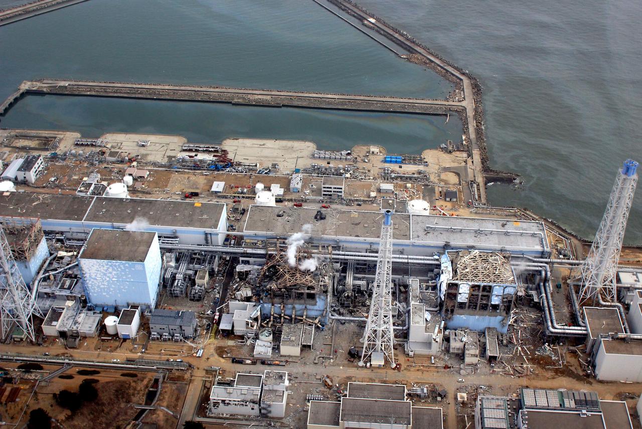 La empresa instalará sacos de arena sobre el techo del reactor.