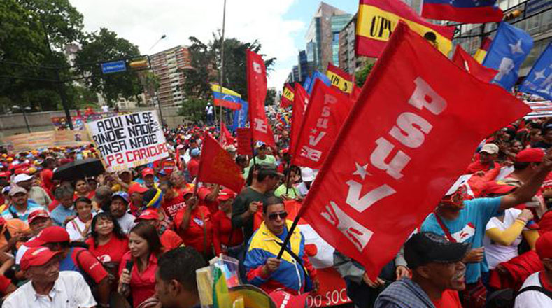 Con banderas y pancartas los venezolanos reiteraron su apoyo al presidente Nicolás Maduro.