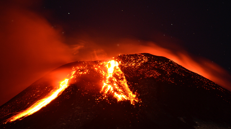 La alerta roja fue activada al sur de Chile tras la erupción del volcán.