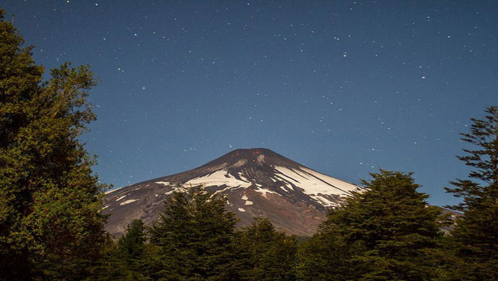 Imágenes del volcán Villarrica la madrugada de este miércoles