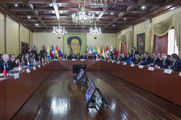 La Unasur ha participado en reuniones con sectores políticos de Venezuela para buscar mediante el diálogo la solución de los conflictos.