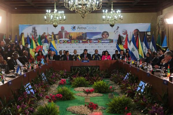 La novena cumbre extraordinaria se realiza este viernes en Caracas.