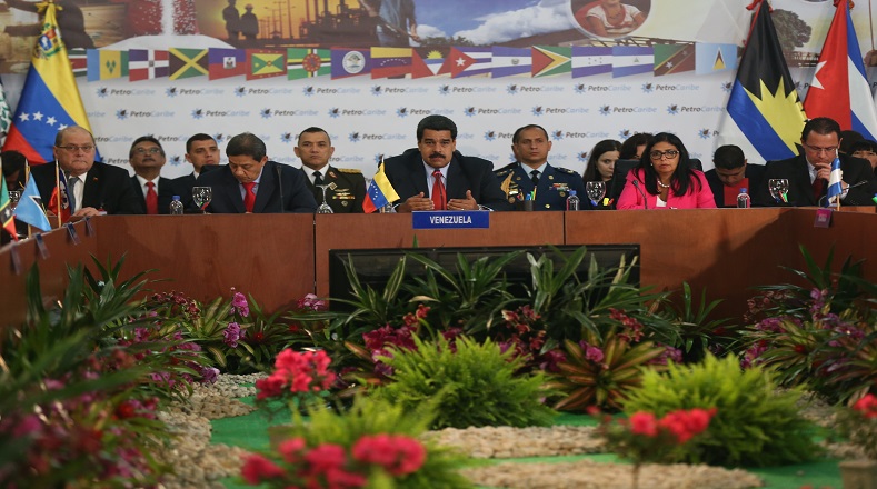 El presidente Nicolás Maduro fue el encargado de leer el texto de la declaración de Petrocaribe tras la reunión realizada este viernes.