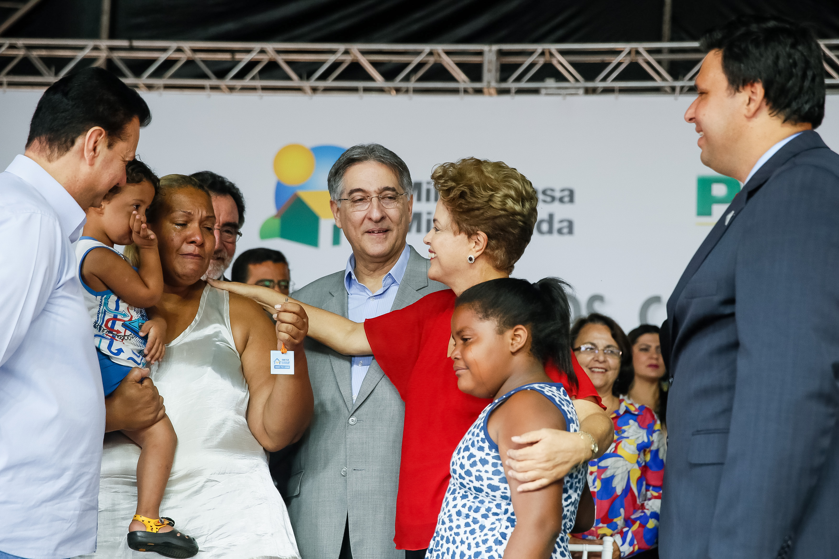 La mandataria Dilma Rousseff realizó entregas de nuevas viviendas en Brasil.