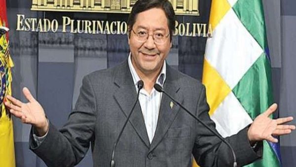 Bolivian Finance Minister Luis Arce announces that the Bank of South is ready for operations. 