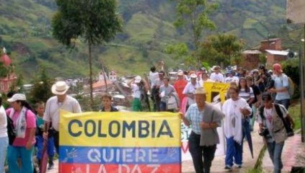 La distribución de la tierra es una de las causas estructurales de la guerra en Colombia.