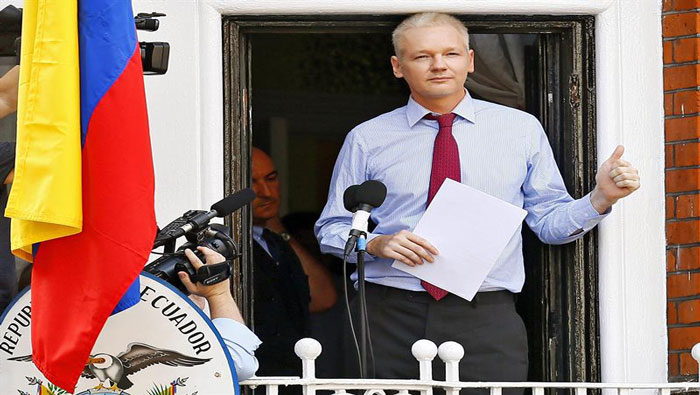 Julian Assange en la embajada ecuatoriana en Londres.