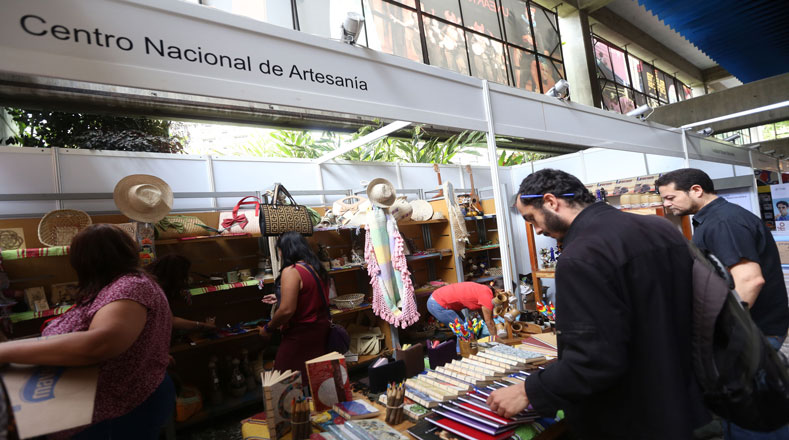 En la sede de la UNEARTE se puede disfrutar del Centro Nacional de Artesanía donde se podrán encontrar desde bolsos hasta sombreros.