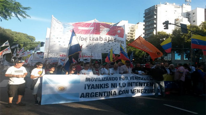 "Yanqui ni lo intentes" fue el slogan de la marcha en solidaridad con el Gobierno y el pueblo venezolano.