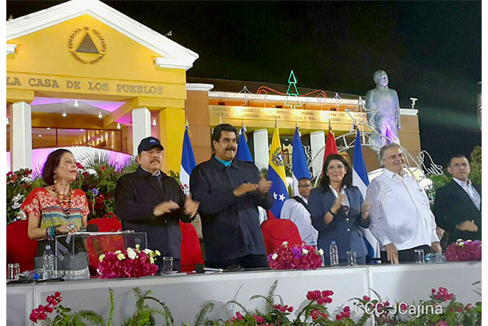 Con aplausos y consignas, el presidente venezolano fue recibido por el pueblo nicaragüense.