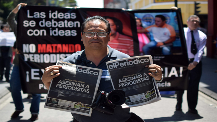 El Centro de Reportes Informativos de Guatemala entre el año 2000 y 2015 han sido asesinados 27 periodistas.