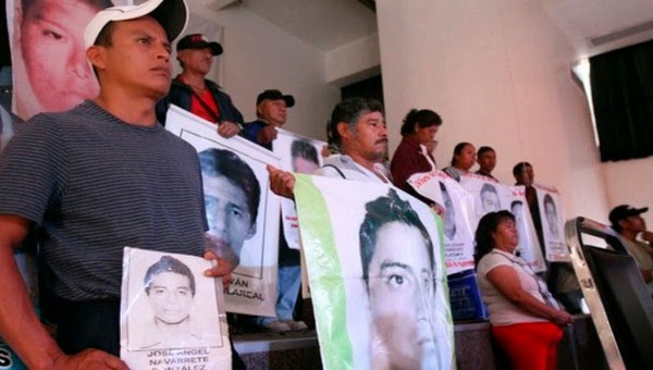 Los padres de los 43 desaparecidos de la Escuela Normal de Ayotzinapa no se detienen en su lucha.