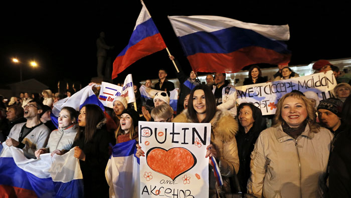 Así celebraron el año pasado los habitantes de Crimea la adhesión de ese país a Rusia.