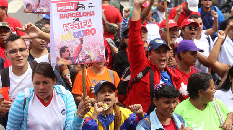 Centenares de trabajadores públicos y funcionarios respaldaron la Ley Antiimperialista solicitada por el presidente Nicolás Maduro. 