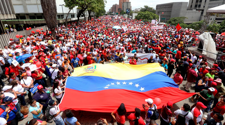 "Venezuela se respeta" fue otro de los cánticos coreados por la multitud. 