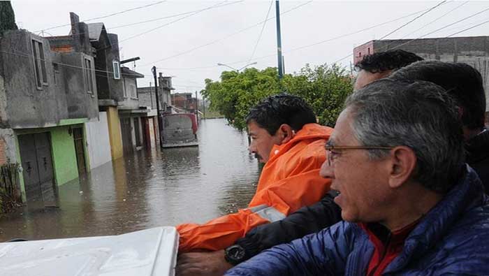 El gobernador de Michoacán, Salvador Jara, realizó un recorrido por las comunidades más afectadas