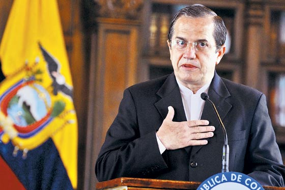 El canciller ecuatoriano aseguró que con mucho gusto acepta mediar en el diálogo.