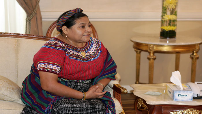 La laureada Rigoberta Menchú destacó que las relaciones internacionales deben basarse en el respeto y la igualdad.