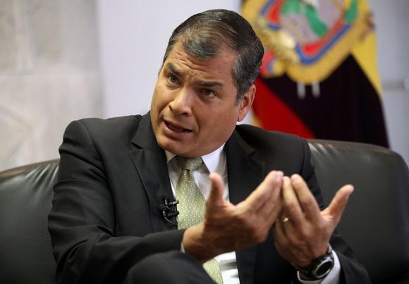 El mandatario ecuatoriano reflexionó sobre lo que ocurre con la injerencia en Brasil, Argentina y Venezuela