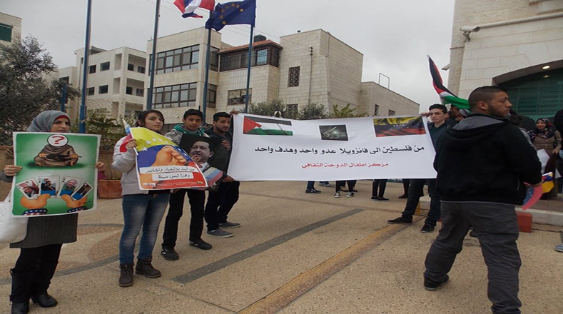 Con pancartas y consignas los palestinos rechazaron cualquier intento desestabilizador contra el Gobierno venezolano. 